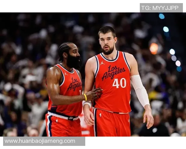 现役中锋球星盘点:全球顶级中锋的风采与影响力分析 现役中锋球星盘点:全球顶级中锋的风采与影响力分析