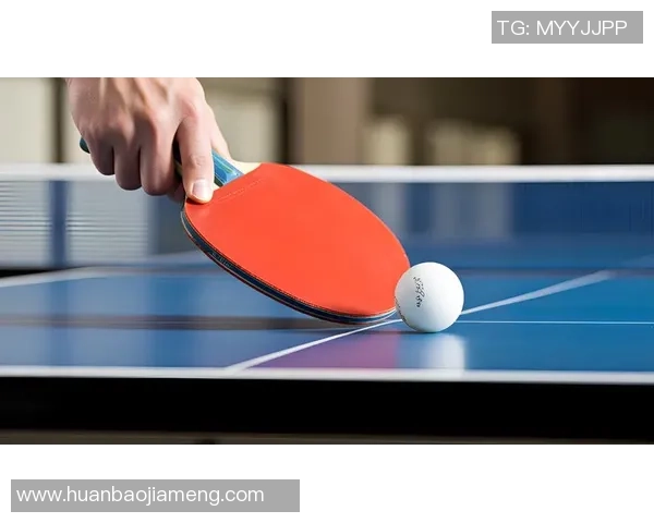 精美球星摆件足球收藏品展现运动激情与艺术魅力完美结合