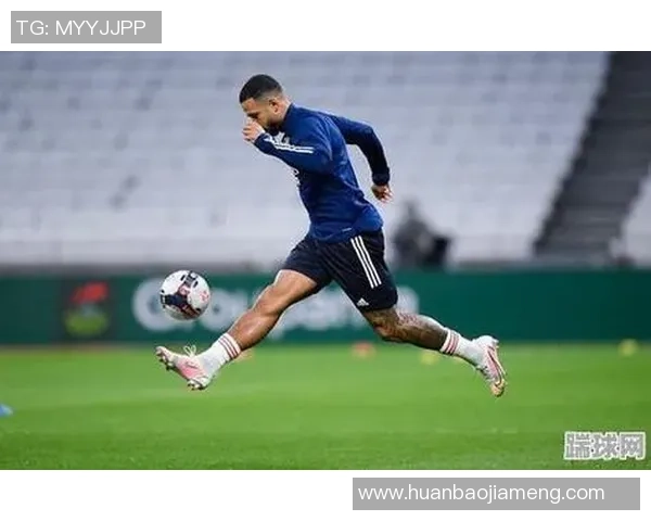 穿银色足球鞋的球星们展现炫酷风采与独特球场魅力